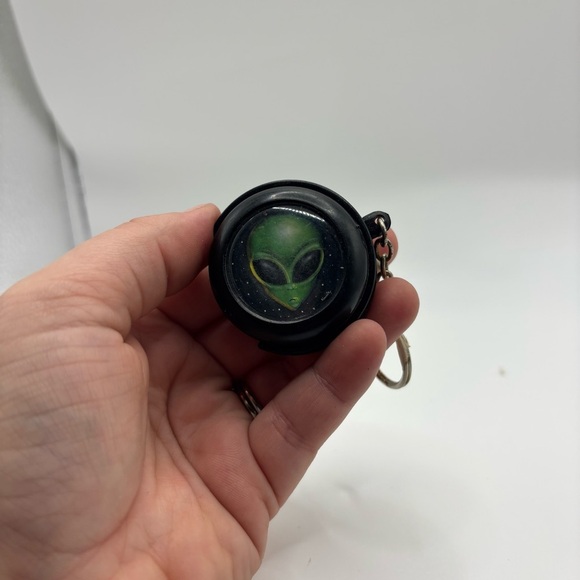 Vintage Alien Print Yoyo Keychain - Picture 3 of 3